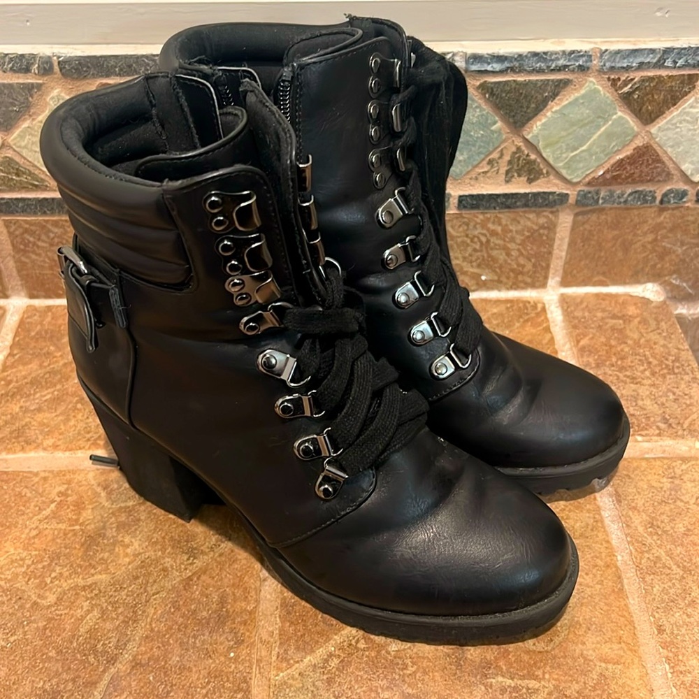 MIA Women's Annamaria Ankle Boot size 8